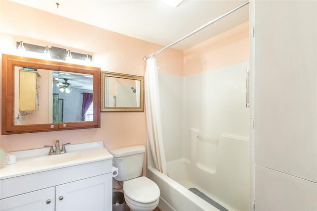 700 E S Main St, Dexter, MO 63841 - bathroom with toilet, vanity, a ceiling fan, and shower / bath combo with shower curtain