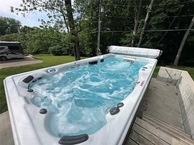 16 Siesta Dr, Hannibal, MO 63401 - view of pool featuring a covered hot tub