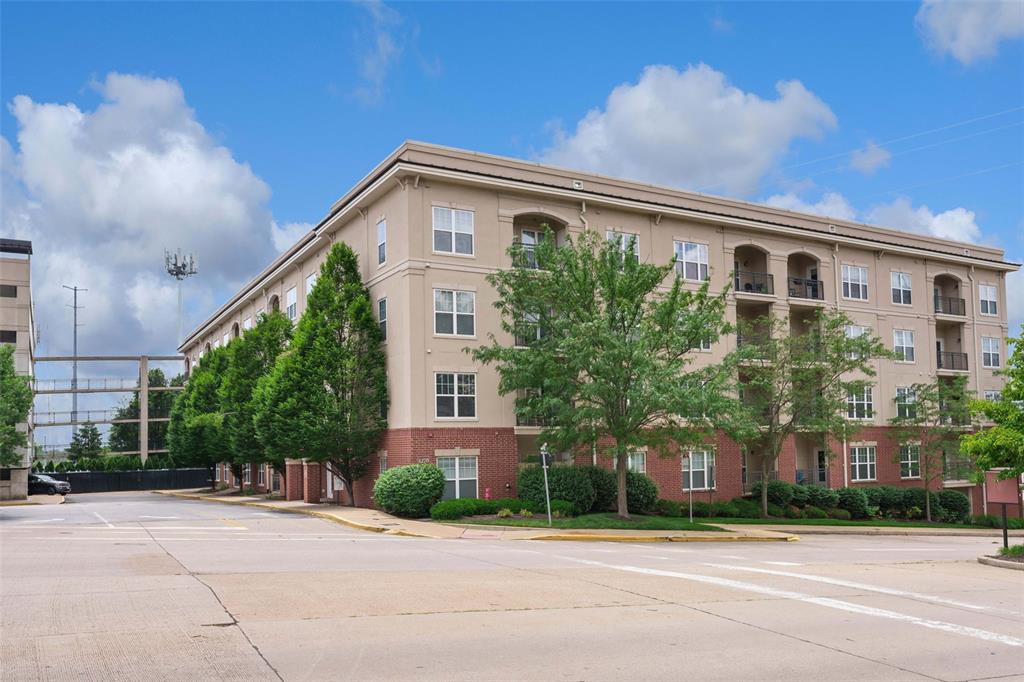 1270 Strassner Dr Unit 3404, Brentwood, MO 63144 - photo 1