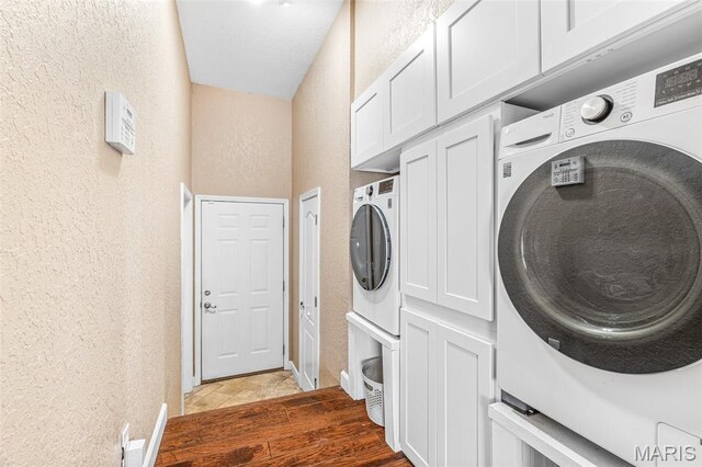 113 Riverwalk Dr, Desloge, MO 63628 - laundry area with cabinet space, a textured wall, separate washer and dryer, and wood finished floors
