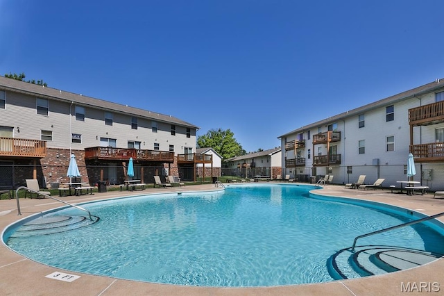 2223 Highland Hill Drive E, Saint Peters, MO 63376 - community pool with a patio area