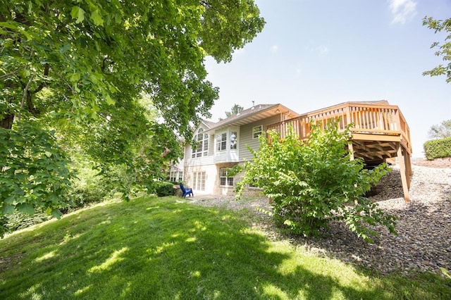 3 Wedgewood Ct, Edwardsville, IL 62025 - view of grassy yard with a deck