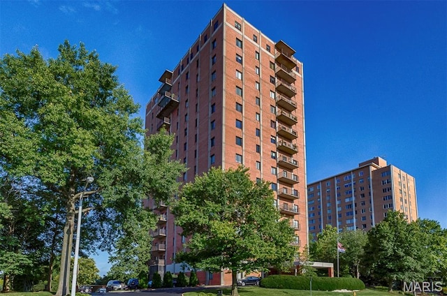 816 S Hanley Rd Unit 8C, Saint Louis, MO 63105 - view of apartment building / complex