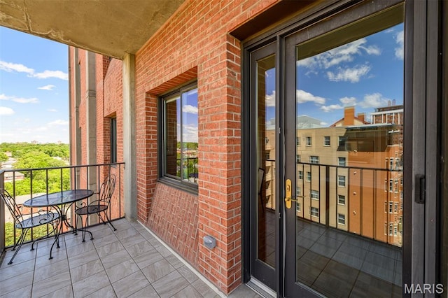 816 S Hanley Rd Unit 8C, Saint Louis, MO 63105 - view of balcony