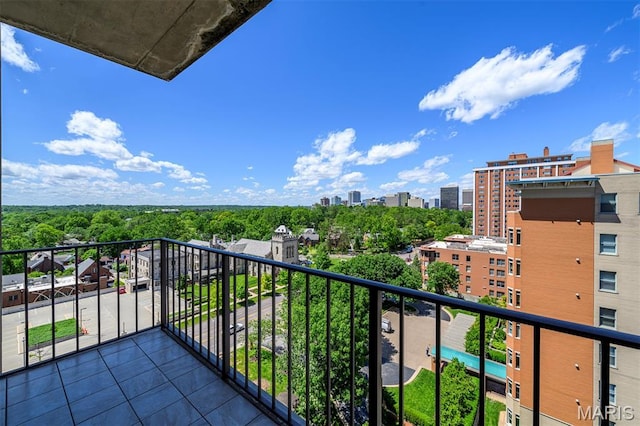 816 S Hanley Rd Unit 8C, Saint Louis, MO 63105 - balcony featuring a city view