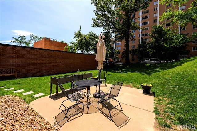 816 S Hanley Rd Unit 8C, Saint Louis, MO 63105 - view of patio / terrace with outdoor dining space