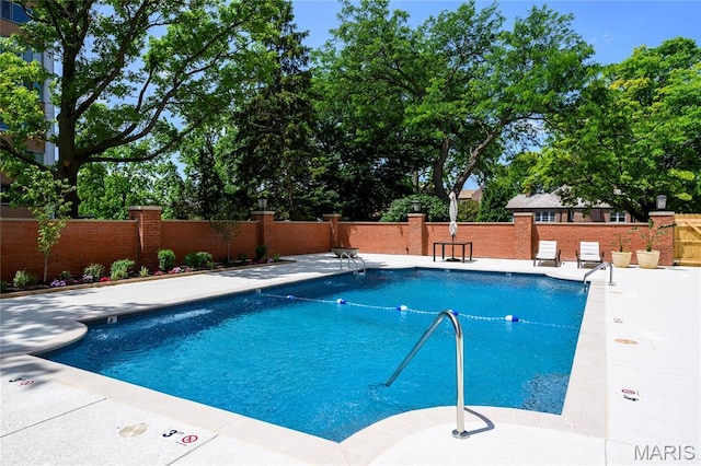 816 S Hanley Rd Unit 8C, Saint Louis, MO 63105 - community pool featuring a fenced backyard and a patio