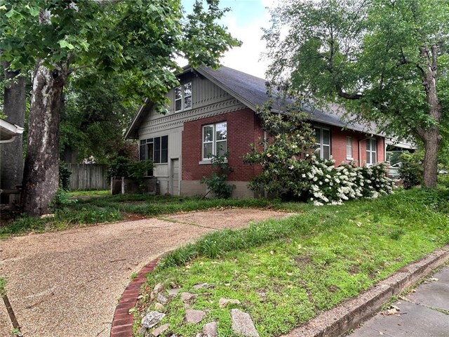 301 N Everett St, Kennett, MO 63857 - view of home's exterior with brick siding