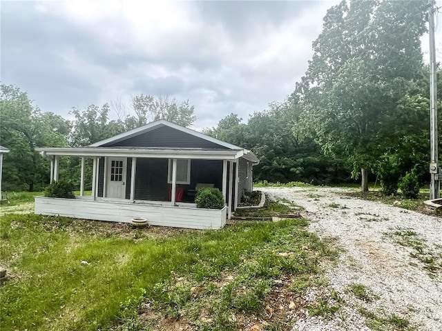 408 E Monroe St, Paris, MO 65275 - view of side of home featuring gravel driveway