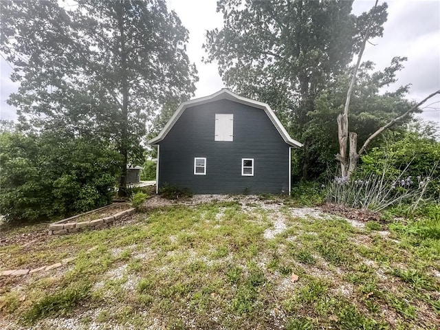 408 E Monroe St, Paris, MO 65275 - view of side of home featuring a gambrel roof