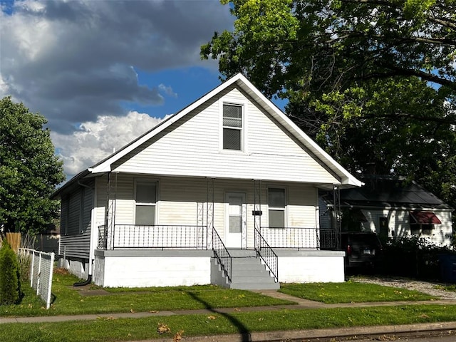1638 Poplar St, Granite City, IL 62040 - bungalow-style house with covered porch and a front yard
