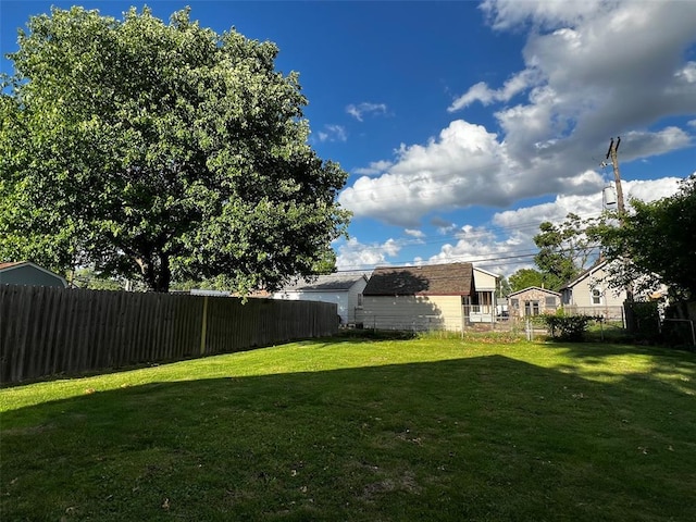 1638 Poplar St, Granite City, IL 62040 - view of yard