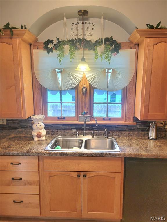 323 W Ross St, Palmyra, MO 63461 - photo 17