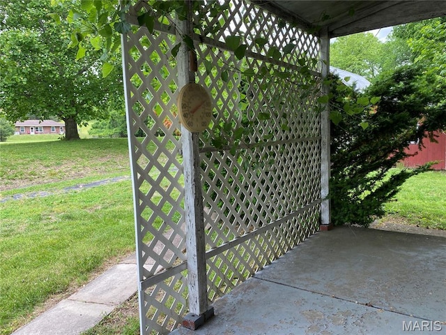 405 W 18th St, Hermann, MO 65041 - exterior view of a gate