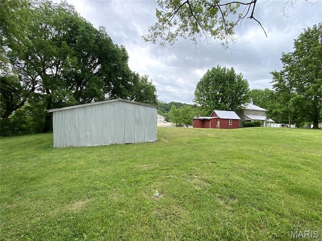 405 W 18th St, Hermann, MO 65041 - view of green lawn featuring an outdoor structure