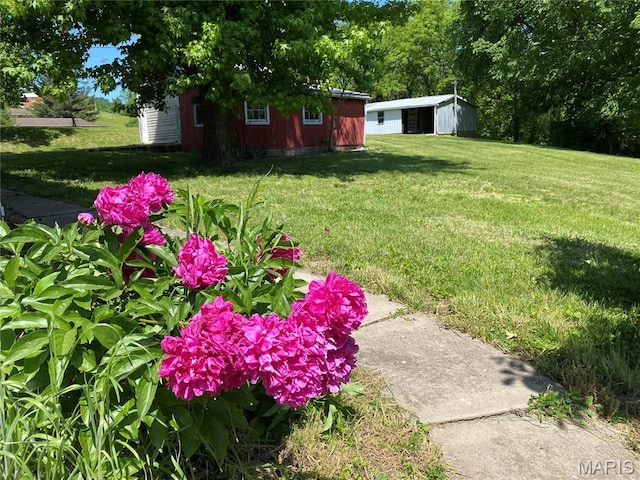 405 W 18th St, Hermann, MO 65041 - view of green lawn with an outdoor structure