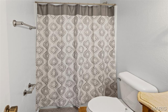 21604 Fox Dr, Carlyle, IL 62231 - bathroom featuring curtained shower and vanity