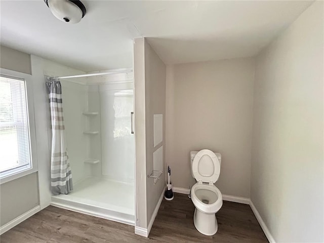 500 S Warfel St, Salem, MO 65560 - full bathroom with wood finished floors, curtained shower, toilet, and baseboards