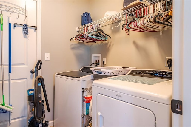 983 Fairway Dr, Union, MO 63084 - laundry area with independent washer and dryer