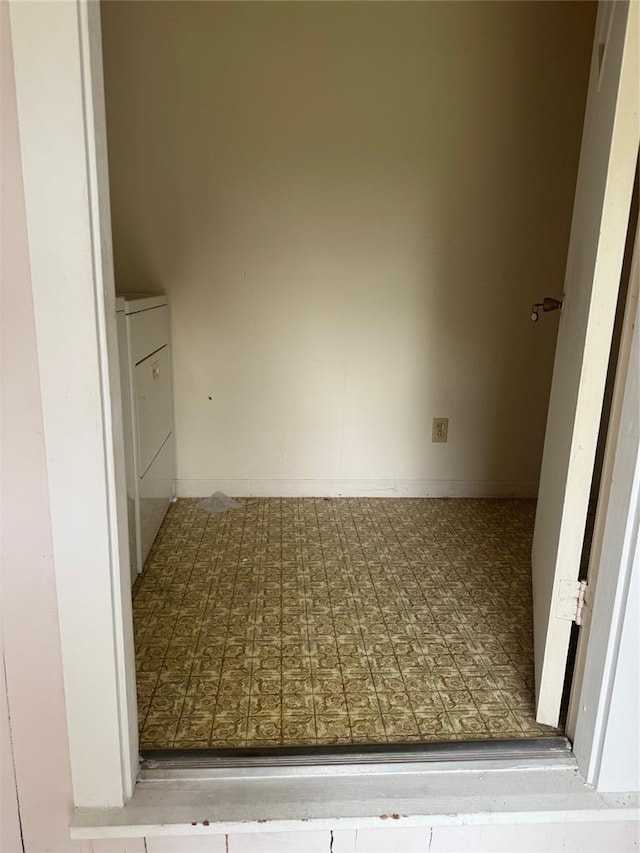 301 S Elm St, Malden, MO 63863 - hall featuring washer / dryer
