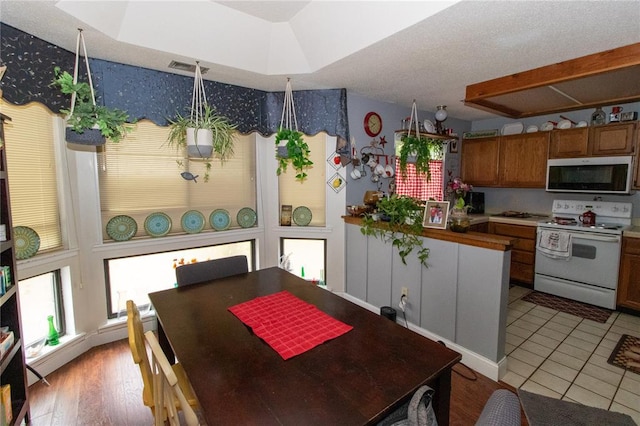 1001 Hemingway Ln Unit H, Weldon Spring, MO 63304 - dining area featuring wallpapered walls and light wood-type flooring