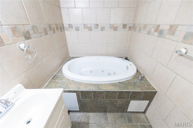 11230 W Little Oaks Rd, Rolla, MO 65401 - full bath with a jetted tub and vanity