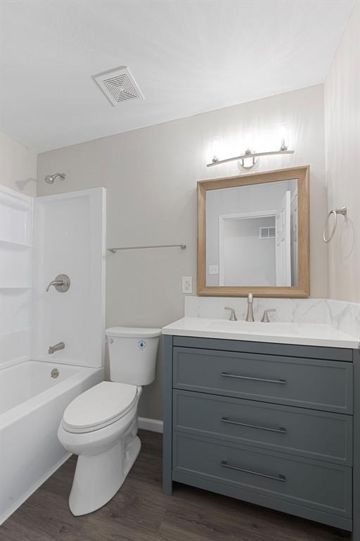 412 Sorrento Dr, Ballwin, MO 63021