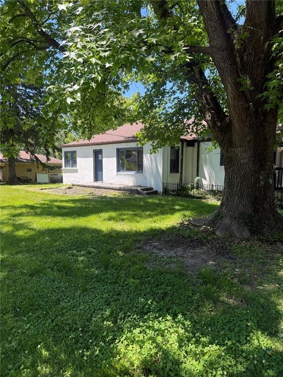 9915 N Rd, Fairview Heights, IL 62208 - view of yard