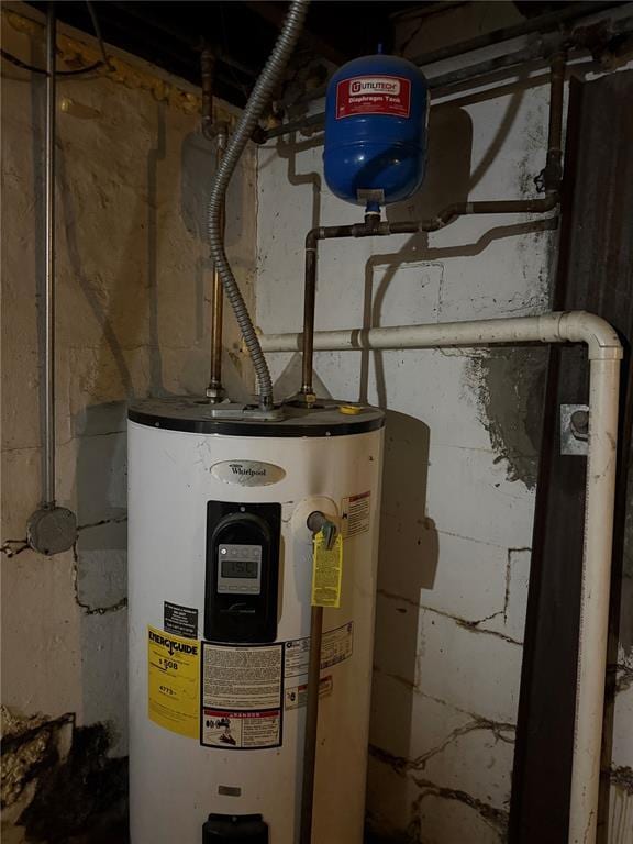 9915 N Rd, Fairview Heights, IL 62208 - utilities featuring water heater