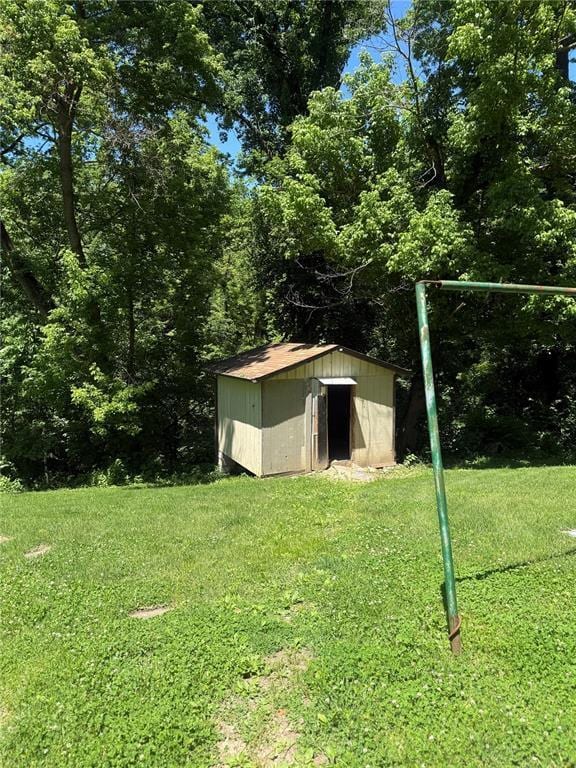 9915 N Rd, Fairview Heights, IL 62208 - view of green lawn