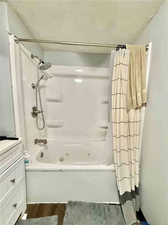 723 Ada St, Bismarck, MO 63624 - bathroom featuring shower / tub combo with curtain and vanity