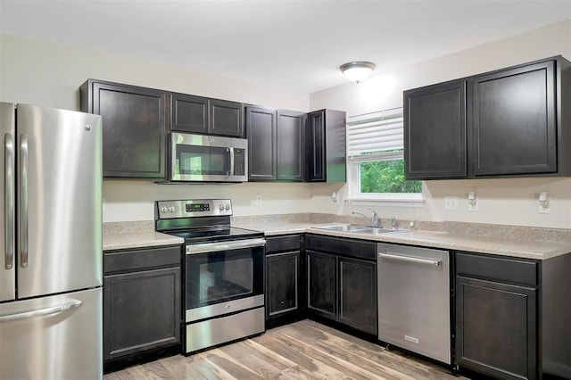 32 Loris Ln, Saint Charles, MO 63303