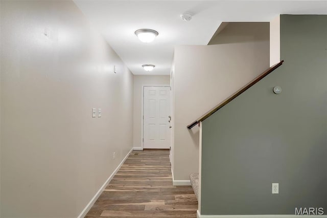 32 Loris Ln, Saint Charles, MO 63303 - hall featuring wood finished floors and baseboards