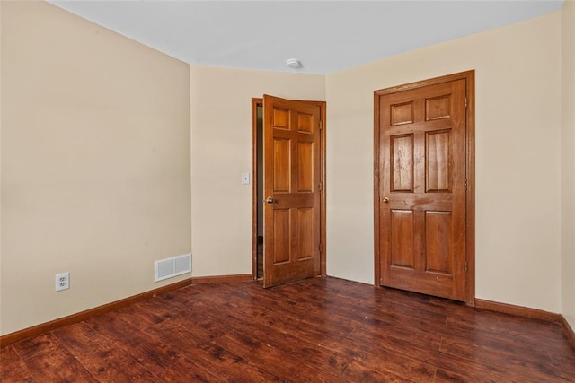 9268 Pin Oak Rd, Edwardsville, IL 62025 - spare room featuring dark wood-style floors, baseboards, and a smoke detector