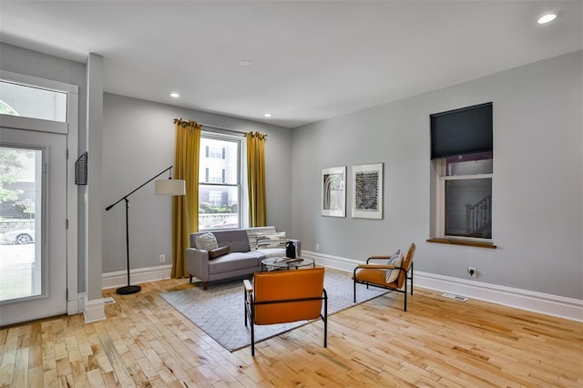 4412 Chouteau, Saint Louis, MO 63110 - living room featuring light wood-style floors, baseboards, and recessed lighting