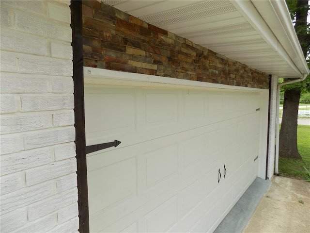 633 E Eldon St, St James, MO 65559 - view of garage