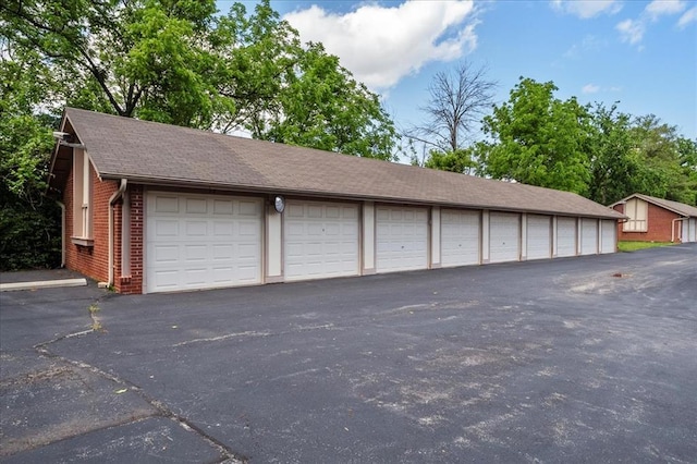 537 Colebrook Dr Unit C, Webster Groves, MO 63119 - view of garage