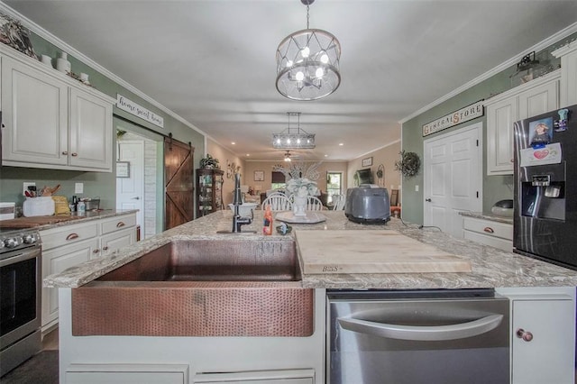 14901 State Route Ff, Edgar Springs, MO 65462 - kitchen featuring a chandelier, a barn door, appliances with stainless steel finishes, white cabinetry, and crown molding