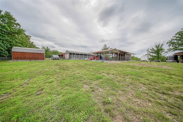 14901 State Route Ff, Edgar Springs, MO 65462 - view of grassy yard featuring an outdoor structure and a sunroom