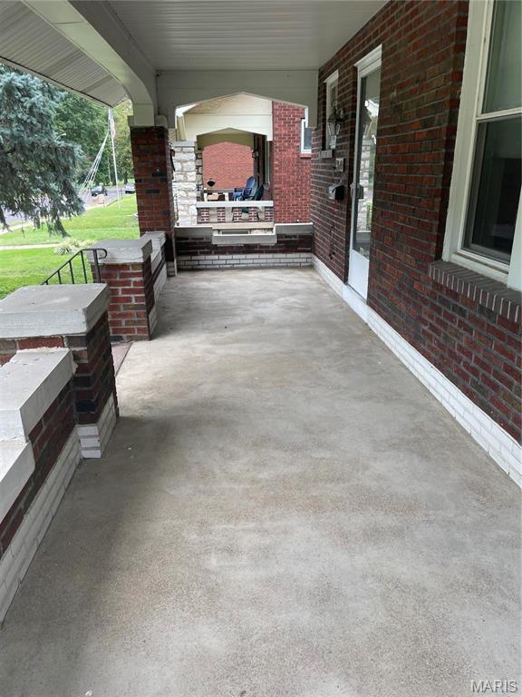 3670 Loughborough Ave, Saint Louis, MO 63116 - view of porch