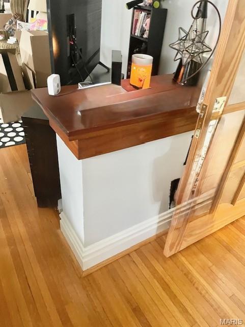 3670 Loughborough Ave, Saint Louis, MO 63116 - bar area with wood finished floors