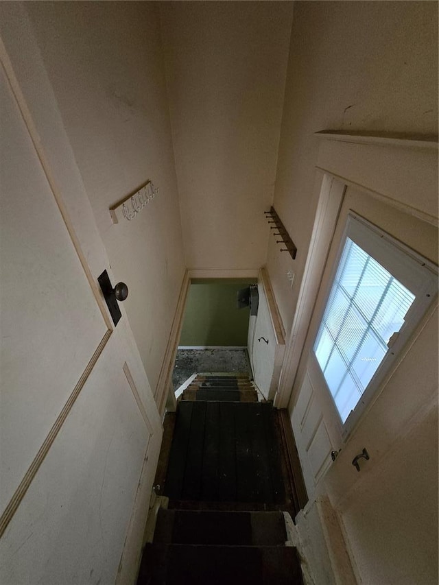 523 E Acton Ave, Wood River, IL 62095 - view of staircase