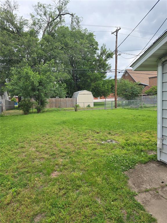 523 E Acton Ave, Wood River, IL 62095 - view of yard