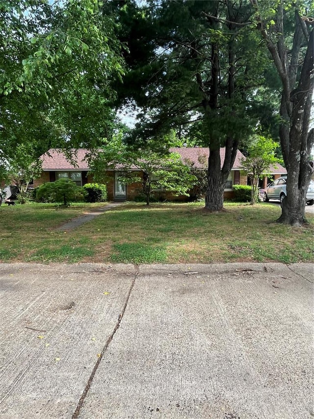 1416 N Linden Cir, Kennett, MO 63857 - view of front of home with a front yard