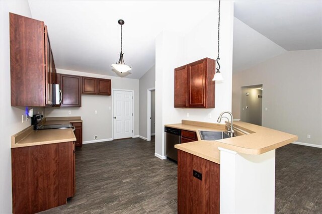 614 Palisades View Dr, Eureka, MO 63025 - kitchen featuring lofted ceiling, appliances with stainless steel finishes, dark wood-style flooring, a sink, and a peninsula