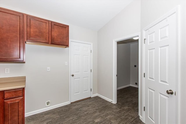614 Palisades View Dr, Eureka, MO 63025 - kitchen featuring dark wood-style flooring, baseboards, and light countertops