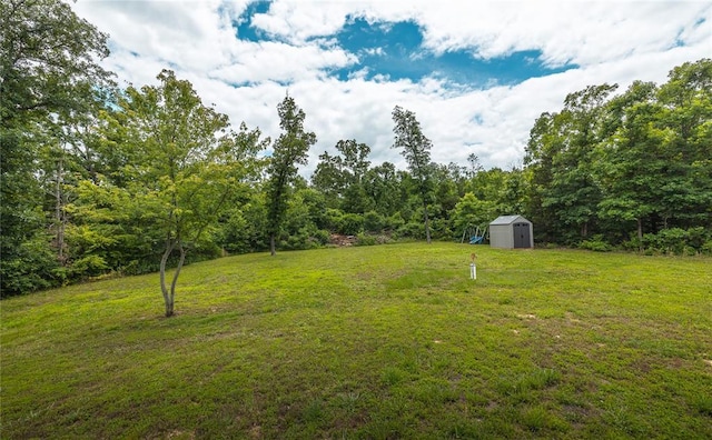19285 State Route Ee, St James, MO 65559 - view of green lawn featuring a view of trees