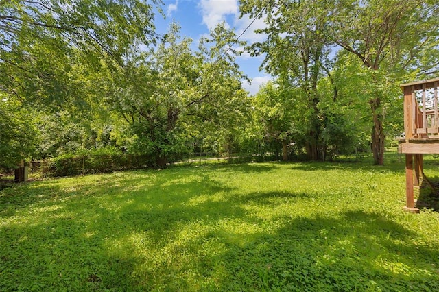270 Estridge Rd, Saint Louis, MO 63137 - view of grassy yard featuring a deck