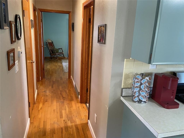 1018 S Spring St, Palmyra, MO 63461 - hall featuring light wood-style floors and baseboards