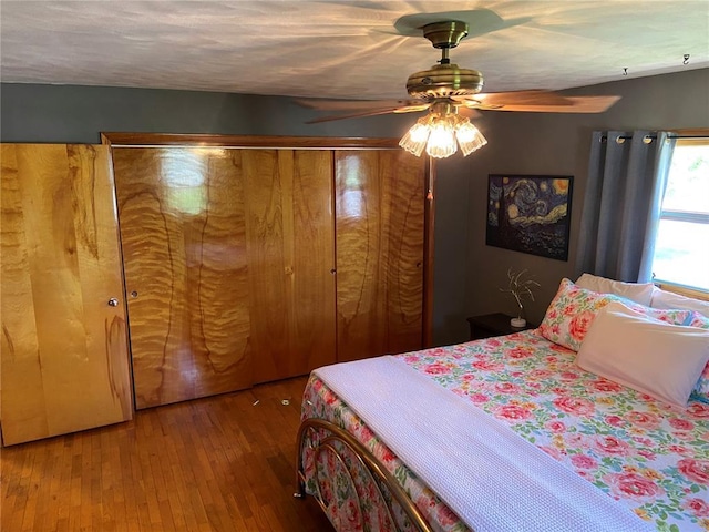 1018 S Spring St, Palmyra, MO 63461 - bedroom featuring wood-type flooring, a ceiling fan, and a closet